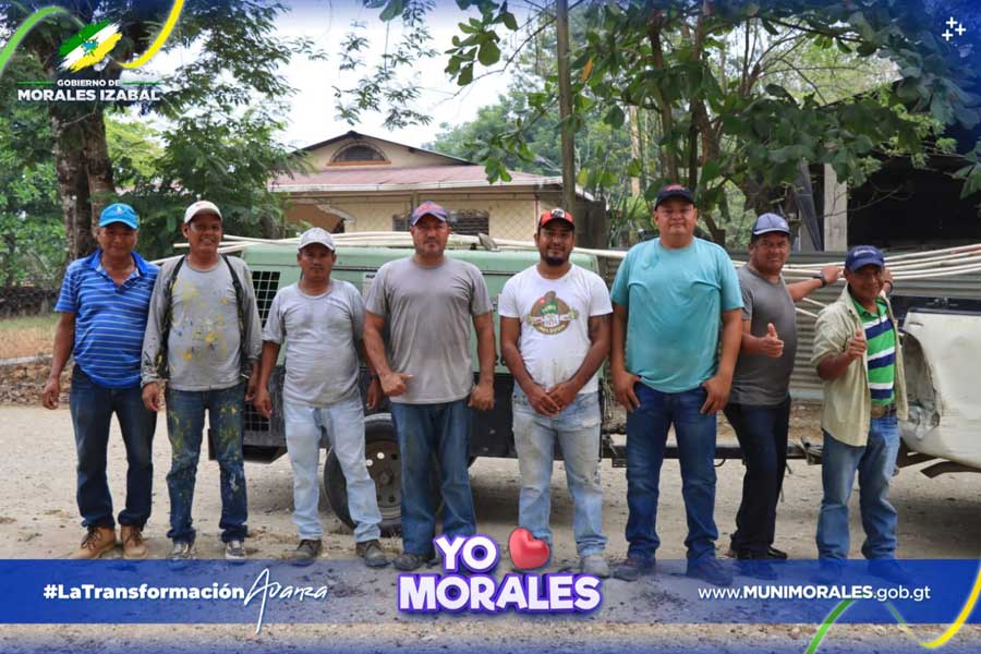 Instalación de tubos de cemento para drenajes en Barrio Milla 38